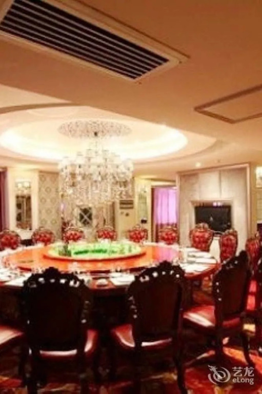 Hechi Shuntai Hotel