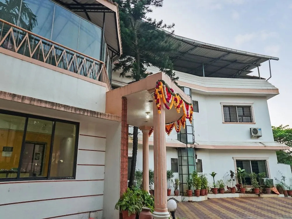 OYO Flagship 23096 Laxmi Residency