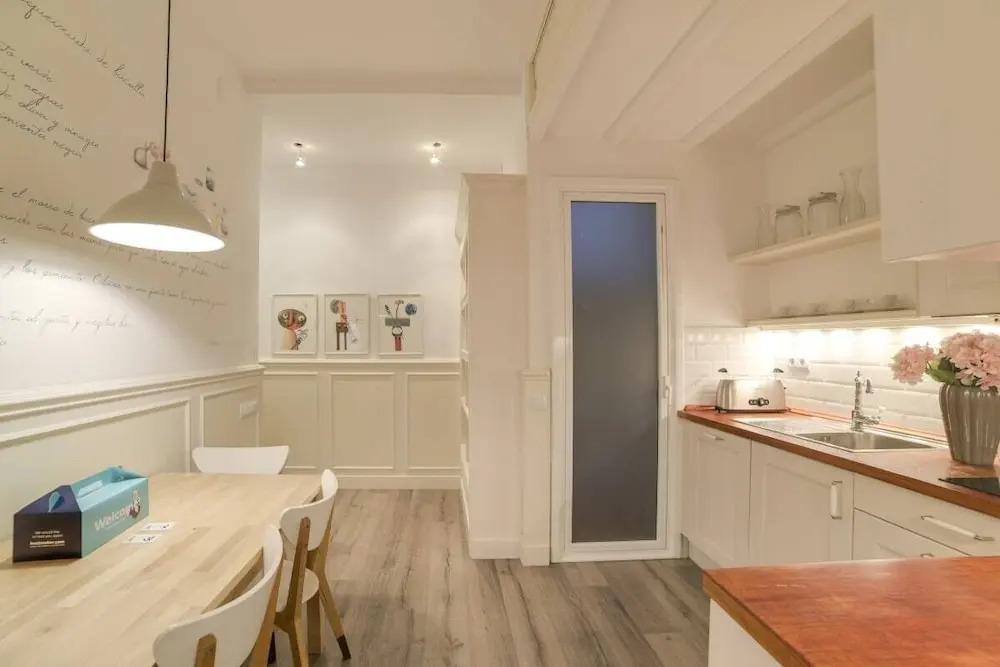Stylish 1 Bed Apt w/ Terrace in Lesseps