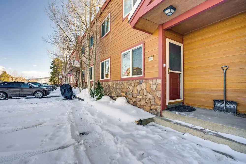Dog-friendly Frisco Escape: Walk Downtown!