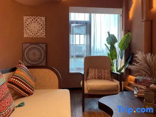 The Artisan Rose Hotel