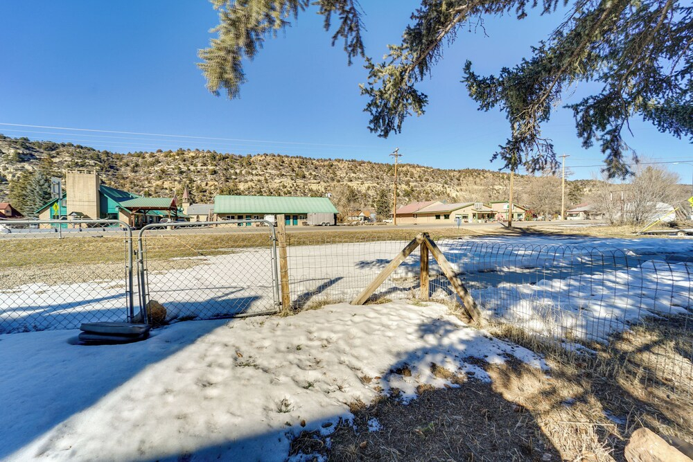 'dolorable' Home w/ Yard - Walk to River!