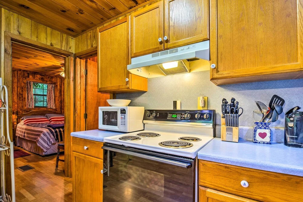 Tellico Plains Cabin - 5 Acres, Backyard Creek!