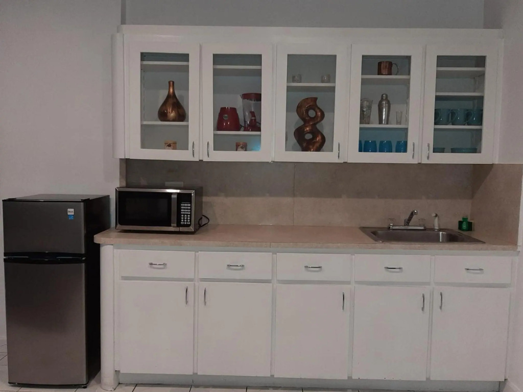 Lovely Little Studio With Pool, Hallandale Beach:)