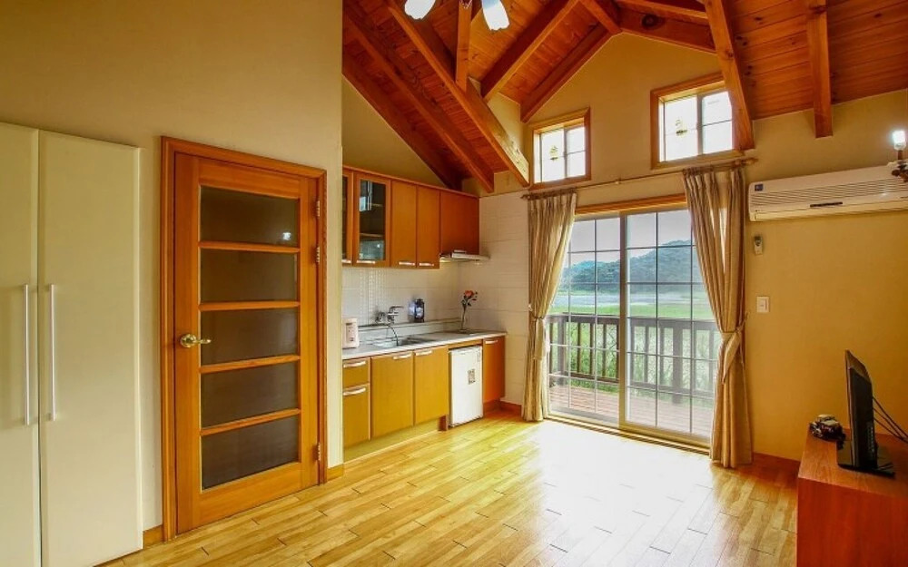 Taean Sky Lake Pension