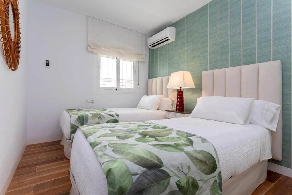 Lovely 2-bedroom apartment in Cadiz center. San Antonio III