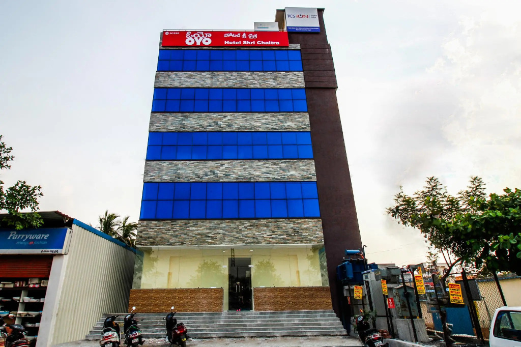 OYO 30396 Hotel Shri Chaitra