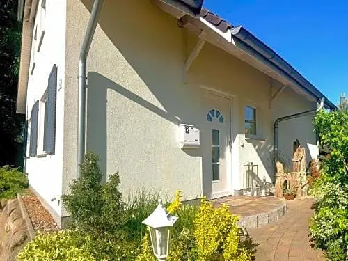 Ferienhaus Klünderberg in Binz mit Kamin, Terrasse, Strandkorb
