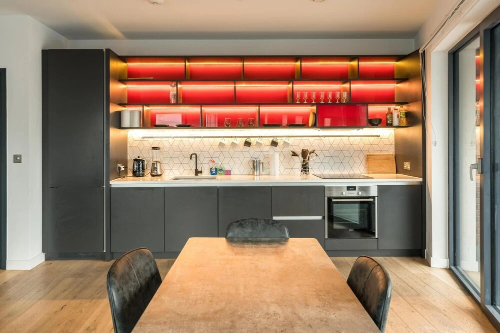 Superb 2BD Flat With Breathtaking Views!