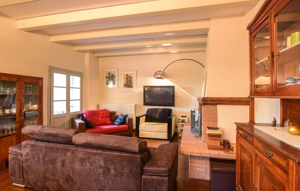 4 Bedroom Pet Friendly Home In Larciano