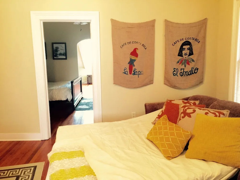 Large 1BR w Pool in Heart of FQ and Bourbon - NOLA