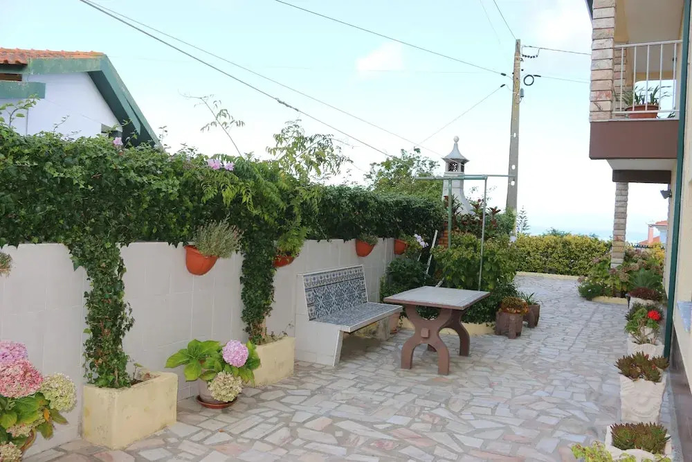 3 Bedroom Apartment in a Ground Floor of a Vila Wseparate Kitchen Living Room