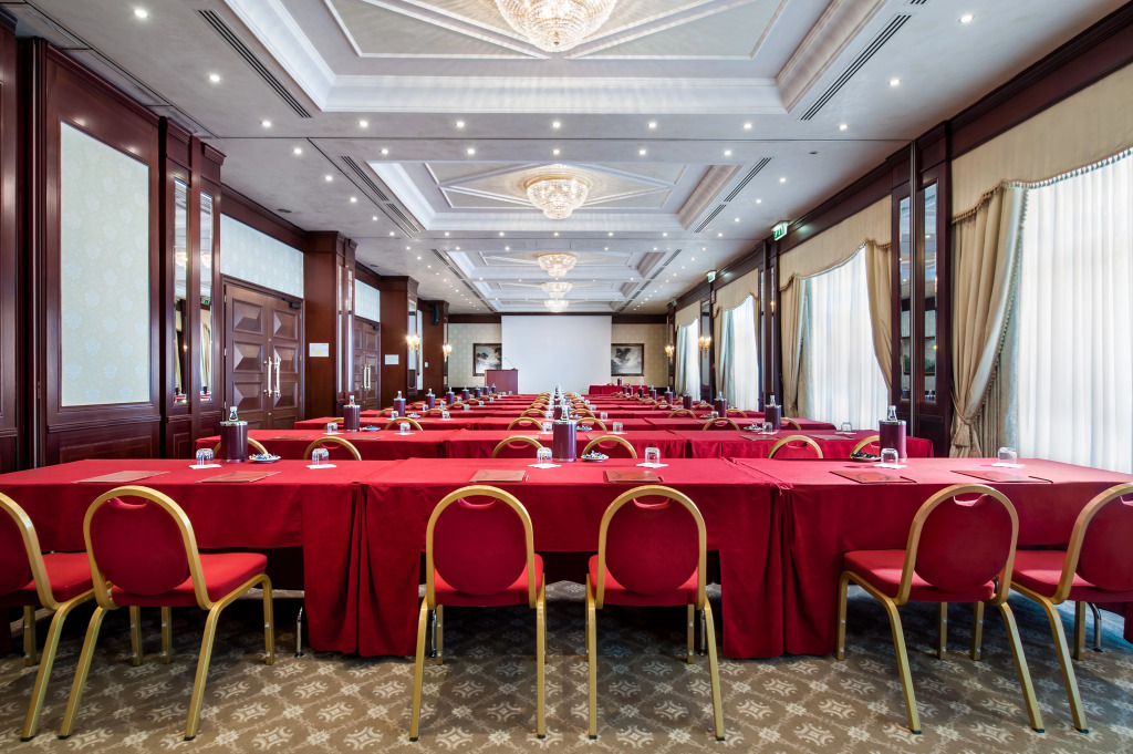 Отель Royal Hotel Carlton