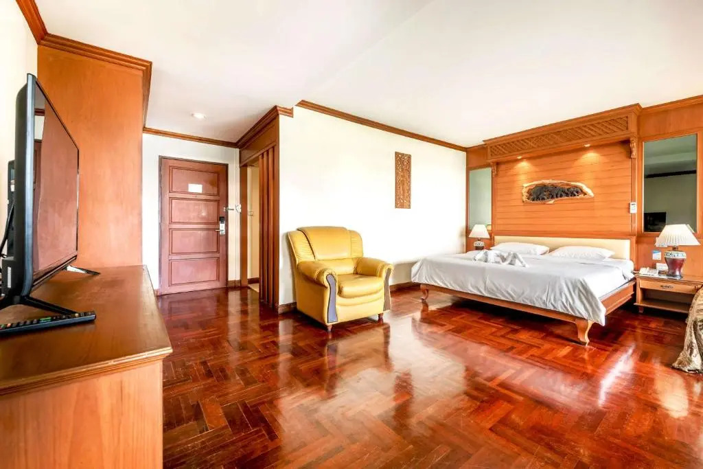 Studio Suite by Royal Ivory Nana
