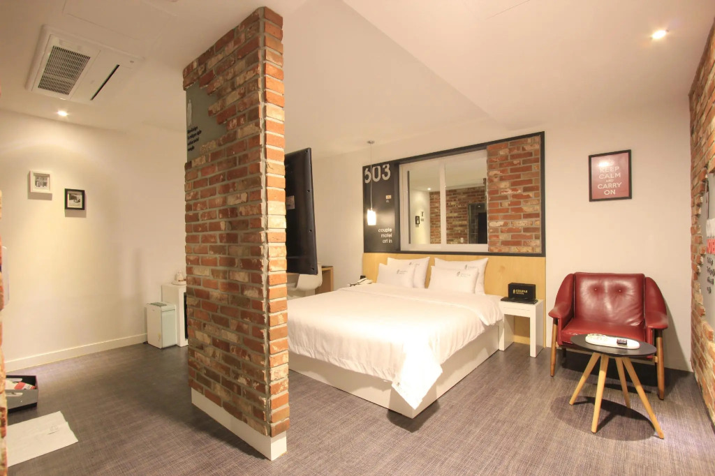 Couple Hotel