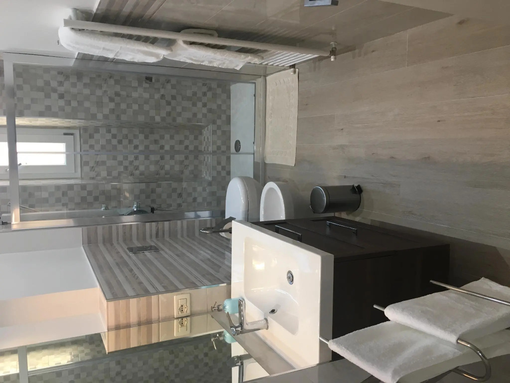 Queen chic apartment