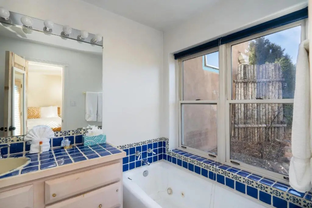 Casa Viva, 2 Bedrooms, Walk to Plaza, Fireplace, Pet Friendly, Sleeps 5
