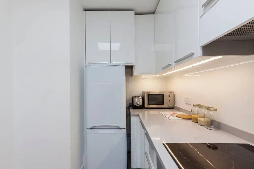 Bright 2 Bedroom Apartment Chelsea
