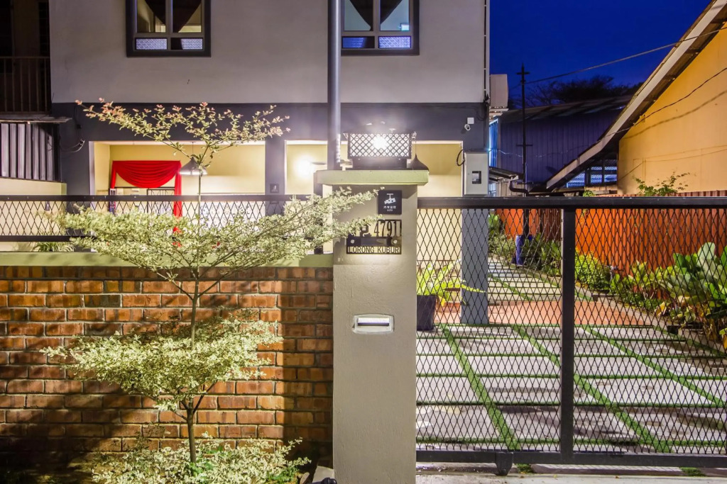 Explore 5BR Gardenhouse Retreats