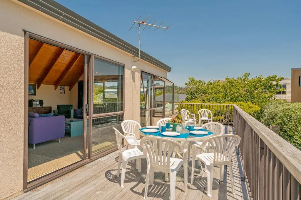 Coastal Quarters - Cooks Beach Holiday Home