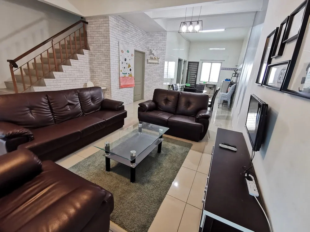 The Woodz Homestay - 2 Storey House