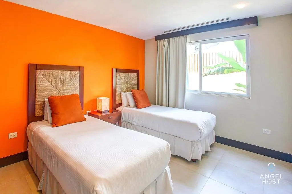 Fabulous Playa Getaway at 38th and Beach plus 2 Pools Onsite!