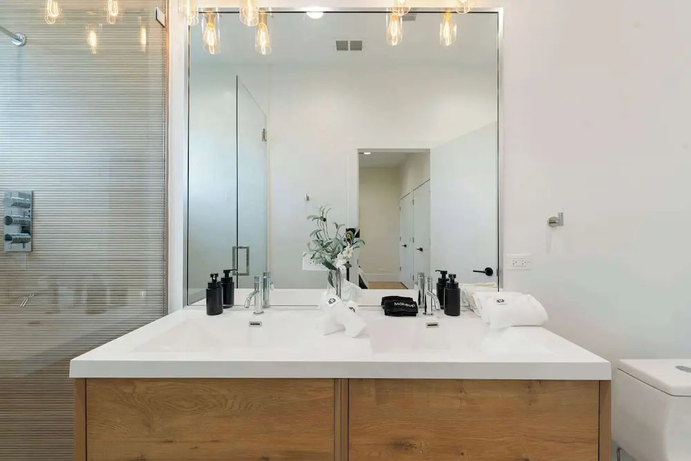 New 3bed 2bath Condo With Parking by United Center
