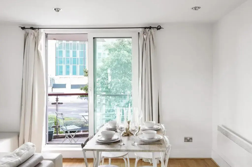 Riverside Balcony Apartments, 10 minutes from Oxford Circus