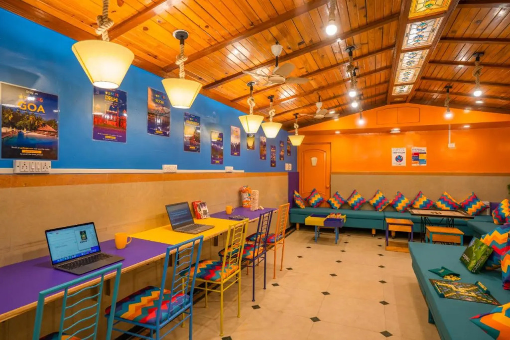 goSTOPS Bengaluru, Gandhi Nagar Majestic - Private Rooms & Dorms
