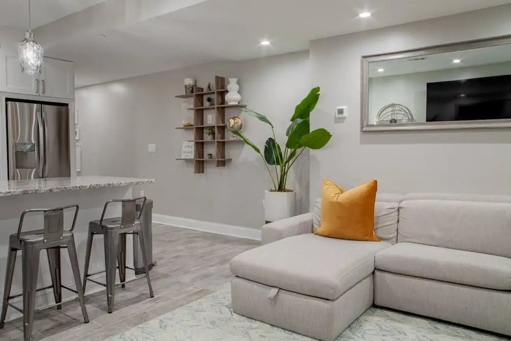 Stunning English Basement Only Steps From DMV Metro Subway Shopping Restaurants