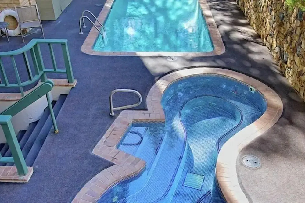 Vail Village 3 Bedroom Condo At The Covered Bridge - Pool, Hot Tub & More
