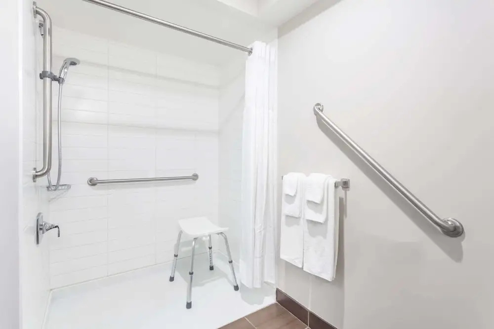 Microtel Casselman