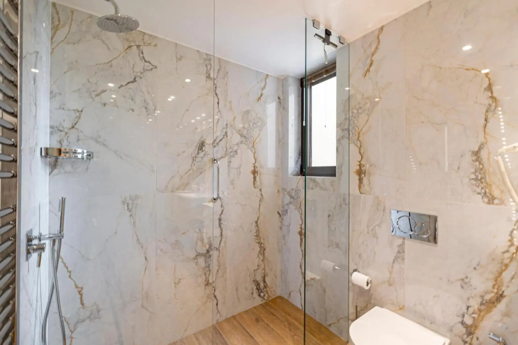 201- HiEndAccomodation-TopLocation