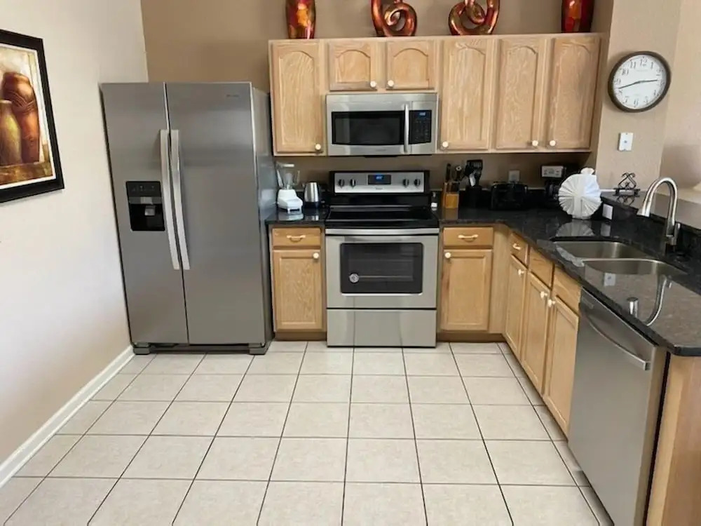 3 Br 2 Miles To Disney, Pool, Free Wifi And More 3 Bedroom Townhouse by RedAwning