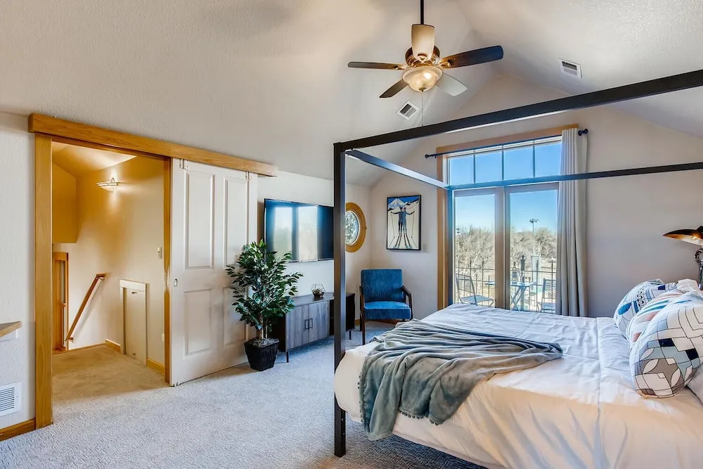 Brilliant Posh Home - Backs to Poudre River Trail