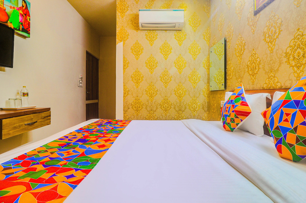 OYO 65542 Hotel Kd Inn