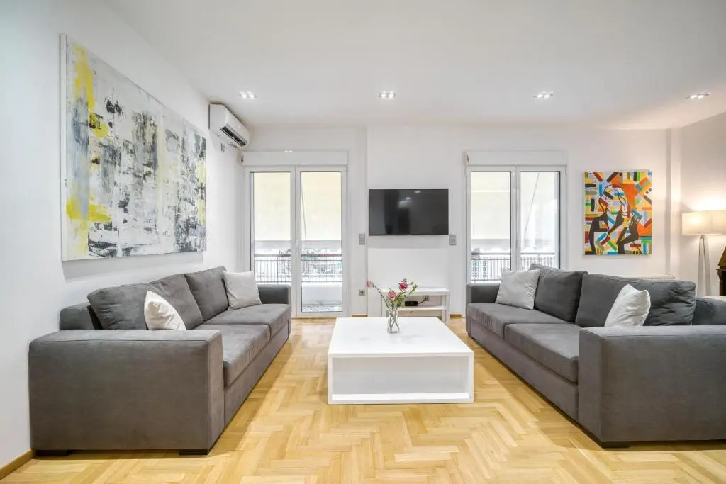 Stunning Central 170m2 3 Bedroom 3 Bathroom, Sleeps 10 Guests