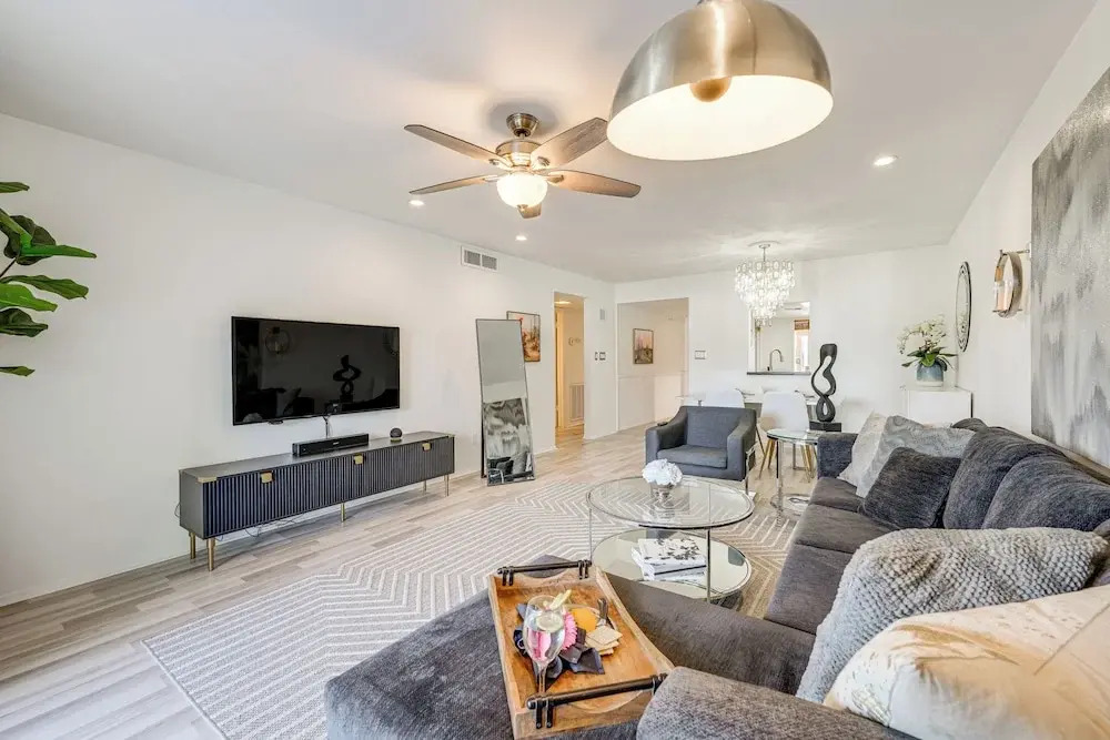 Furnished Patio, Pool Access! Scottsdale Retreat