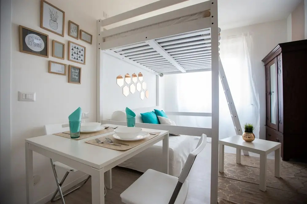 Home Hotel - Transiti 21
