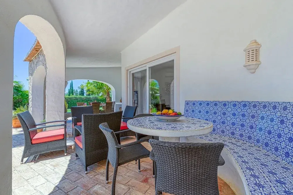 Golfinhos Magnificent Spacious 5 Bedroom Villa