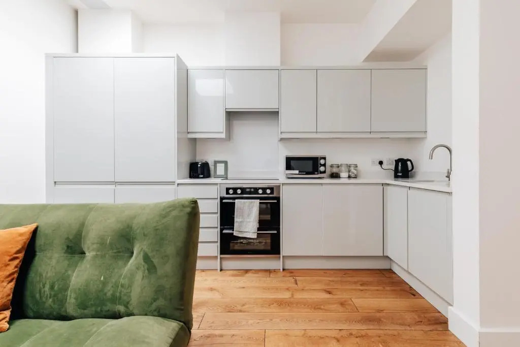Redland Stay In Bespoke Home 1 of 2