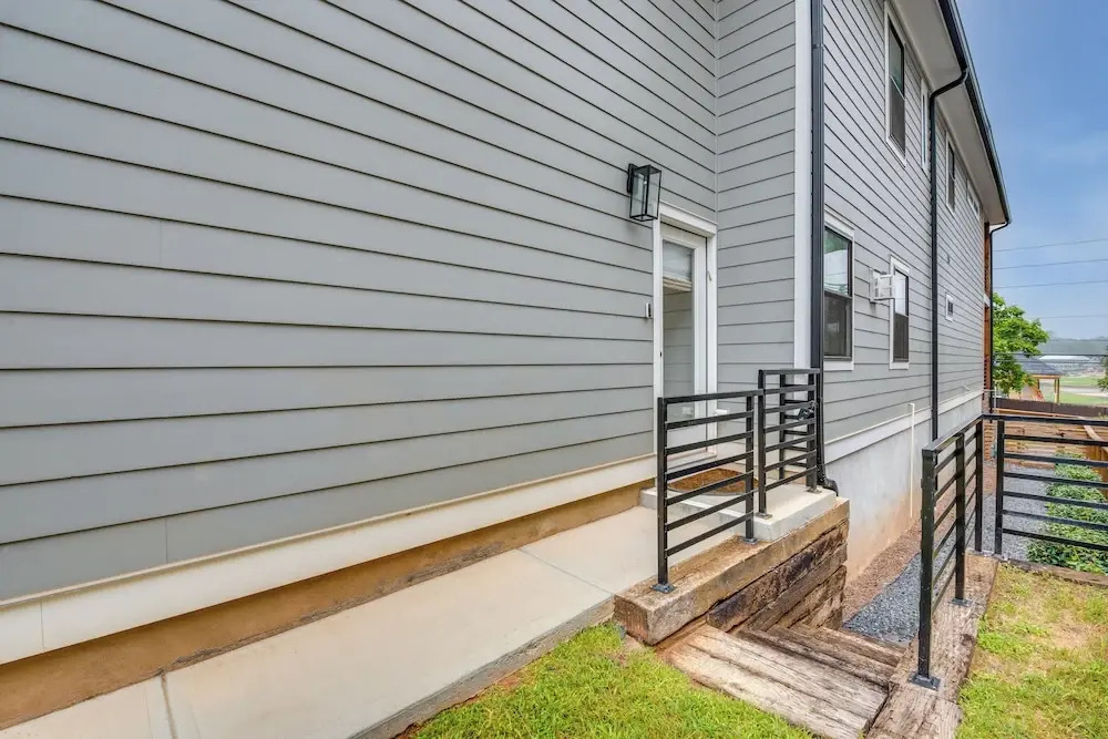 Couples Getaway Near Dtwn ATL & Mercedes-benz!