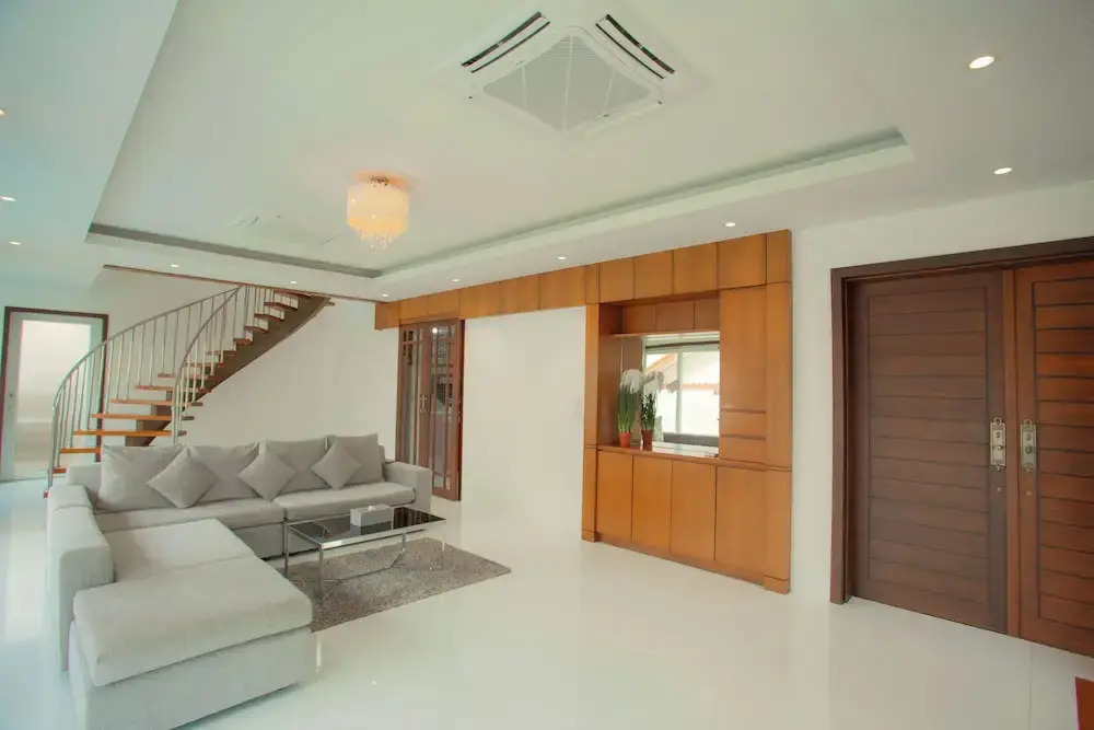 Nee Pool Villa