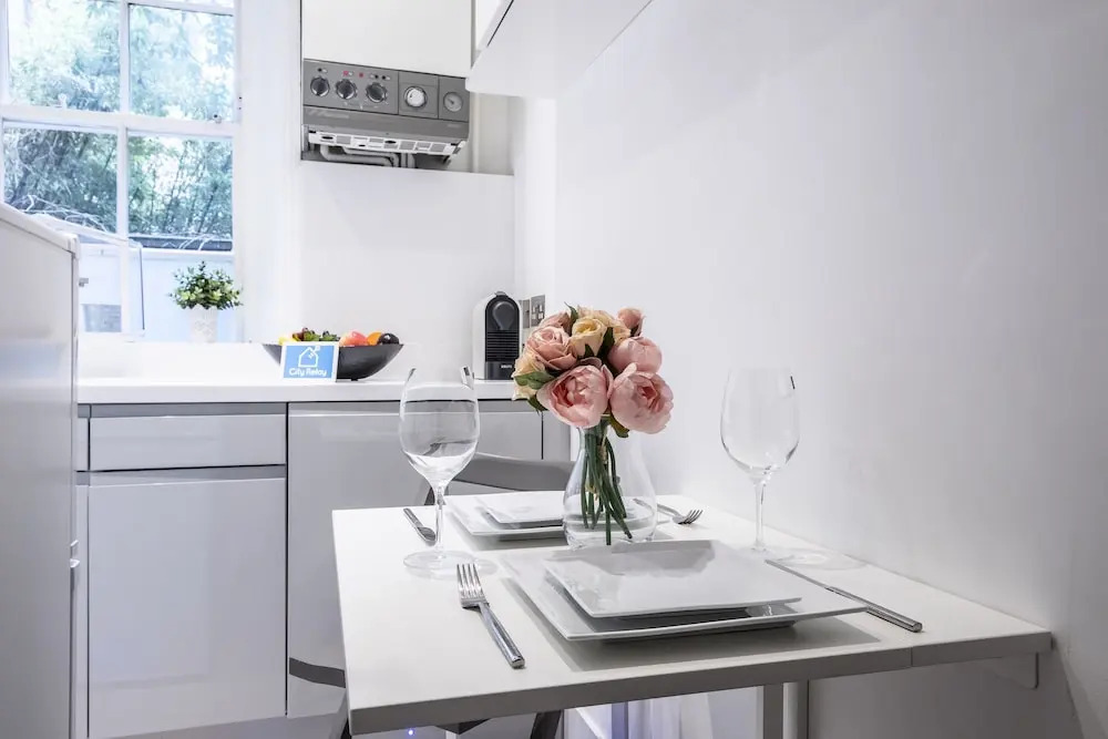 Bright Warwick Chambers Apartment - JPL
