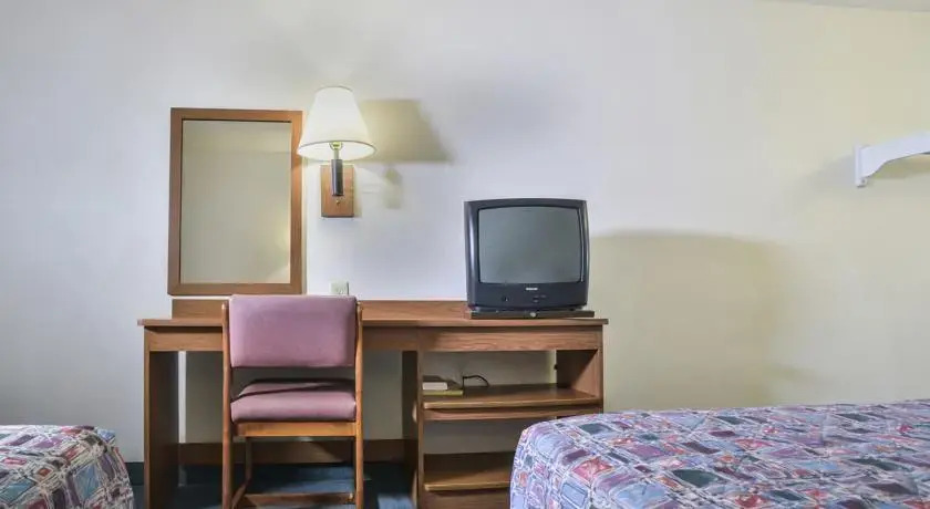 Motel 6 Topeka West