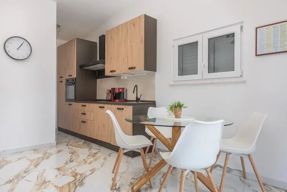 Beachfront villa Mihovil w. beach access
