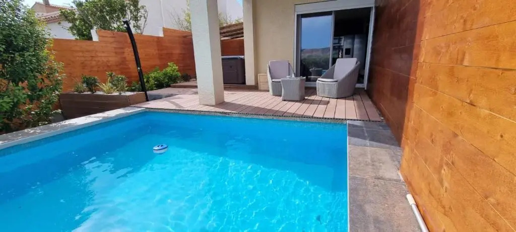 Rêves de vie, appartement vue mer, piscine non chauffée et spa privatifs