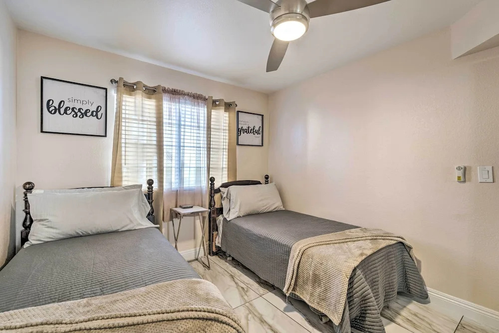 Seasonal Pool & Spa: Las Vegas Pad, 11 Mi to Strip