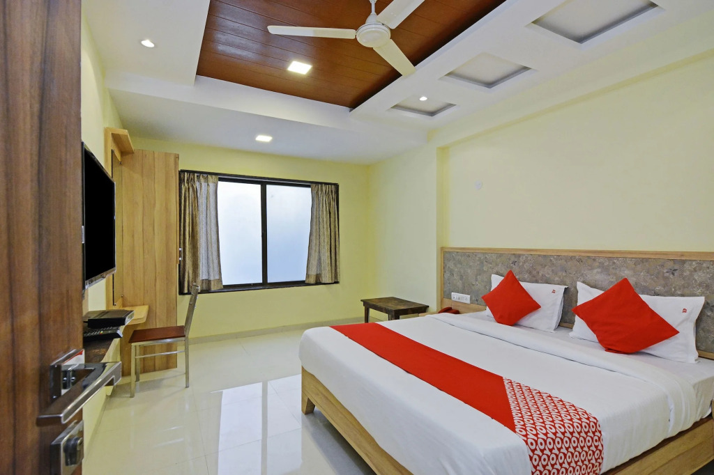 OYO 23365 Hotel Bright Plaza