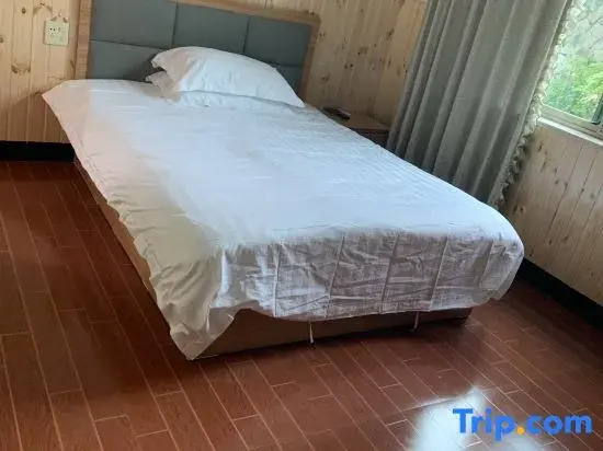 Tonglu Zhonghua Courtyard Homestay
